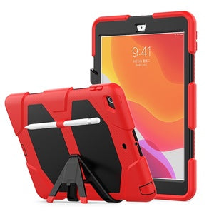 ESTUCHE TIPO SURVIVOR IPAD 7/8 10.2 C/PORTA PLUMA NEGRA/ROJA (6697076621520)